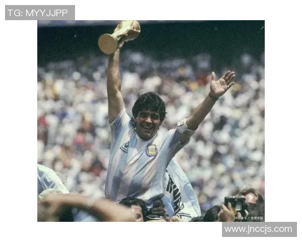 巅峰时期的足球明星们如何塑造了足球历史与未来的辉煌篇章